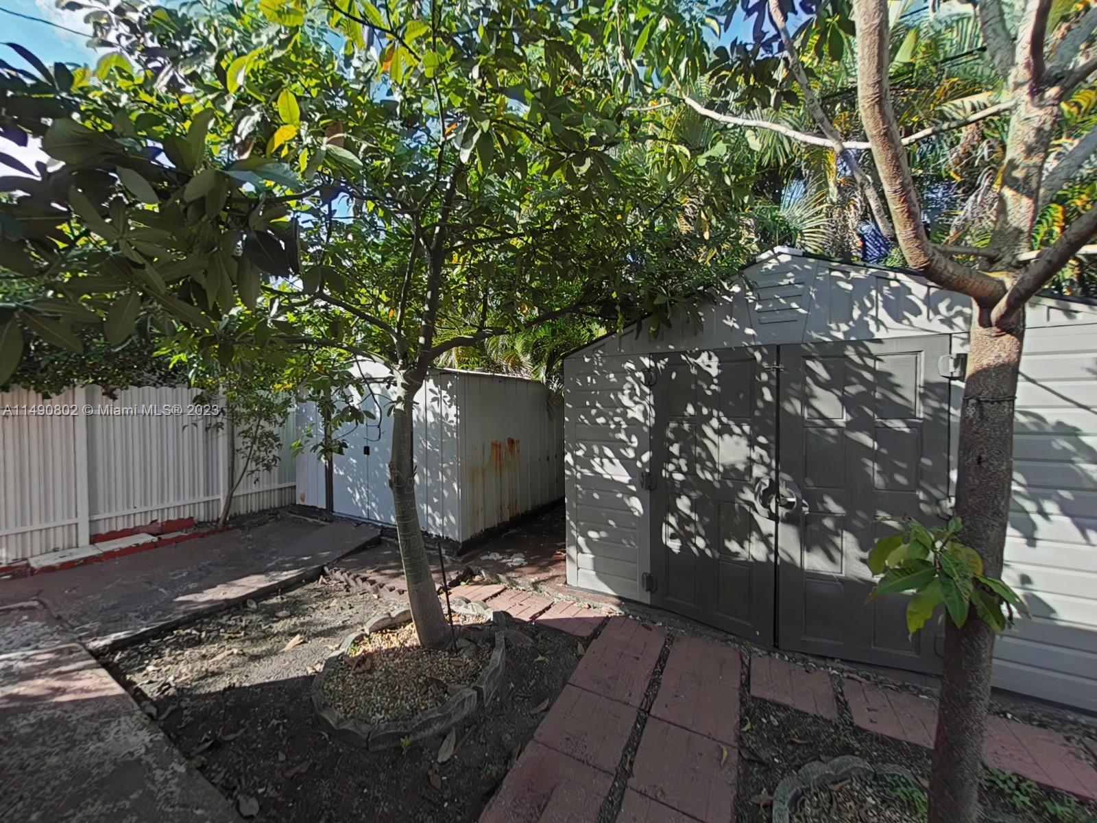 TAMIAMI HIGHLANDS - Residential