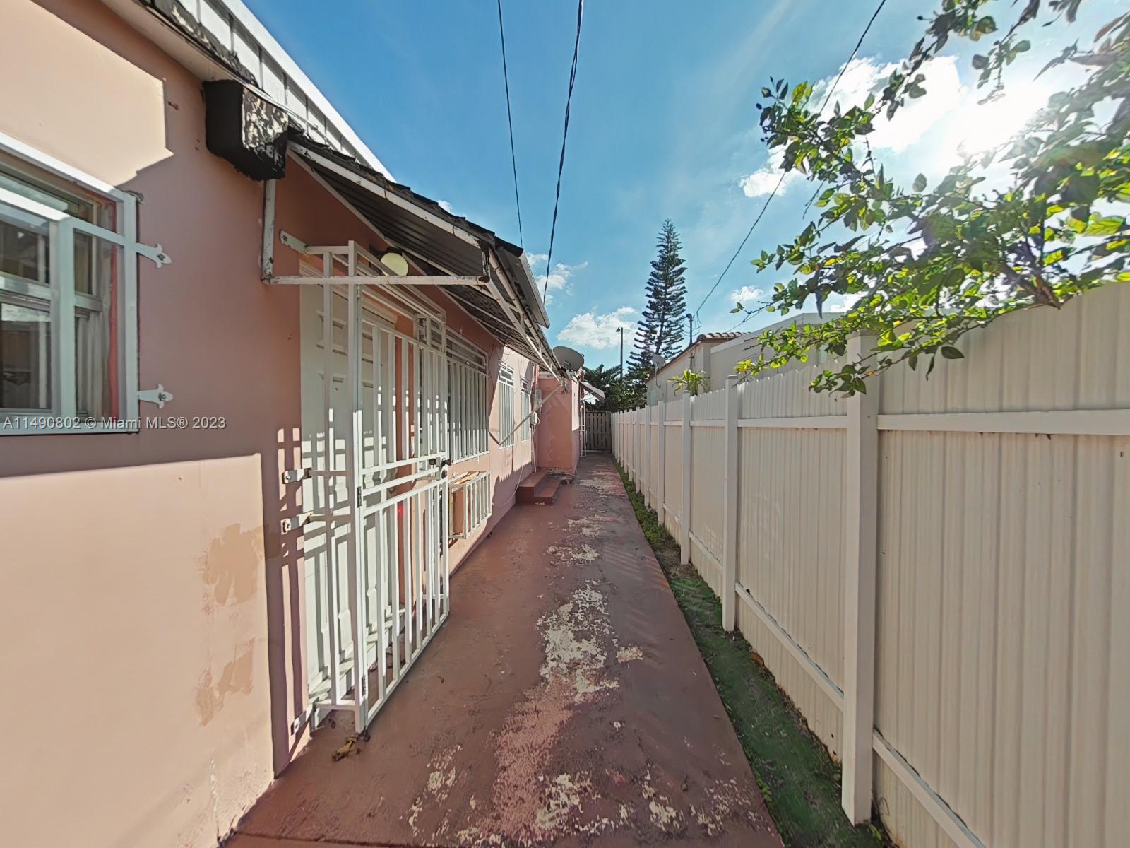 TAMIAMI HIGHLANDS - Residential