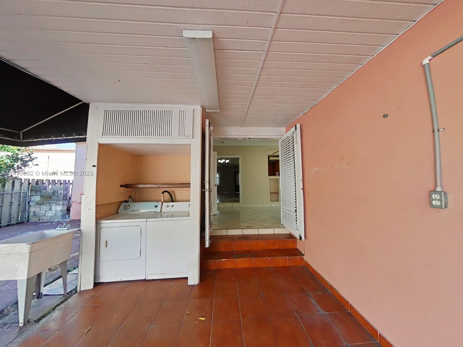 TAMIAMI HIGHLANDS - Residential