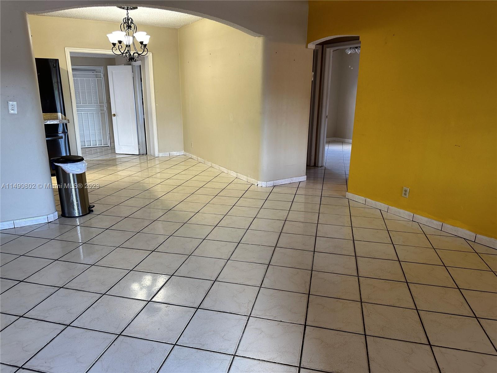 TAMIAMI HIGHLANDS - Residential