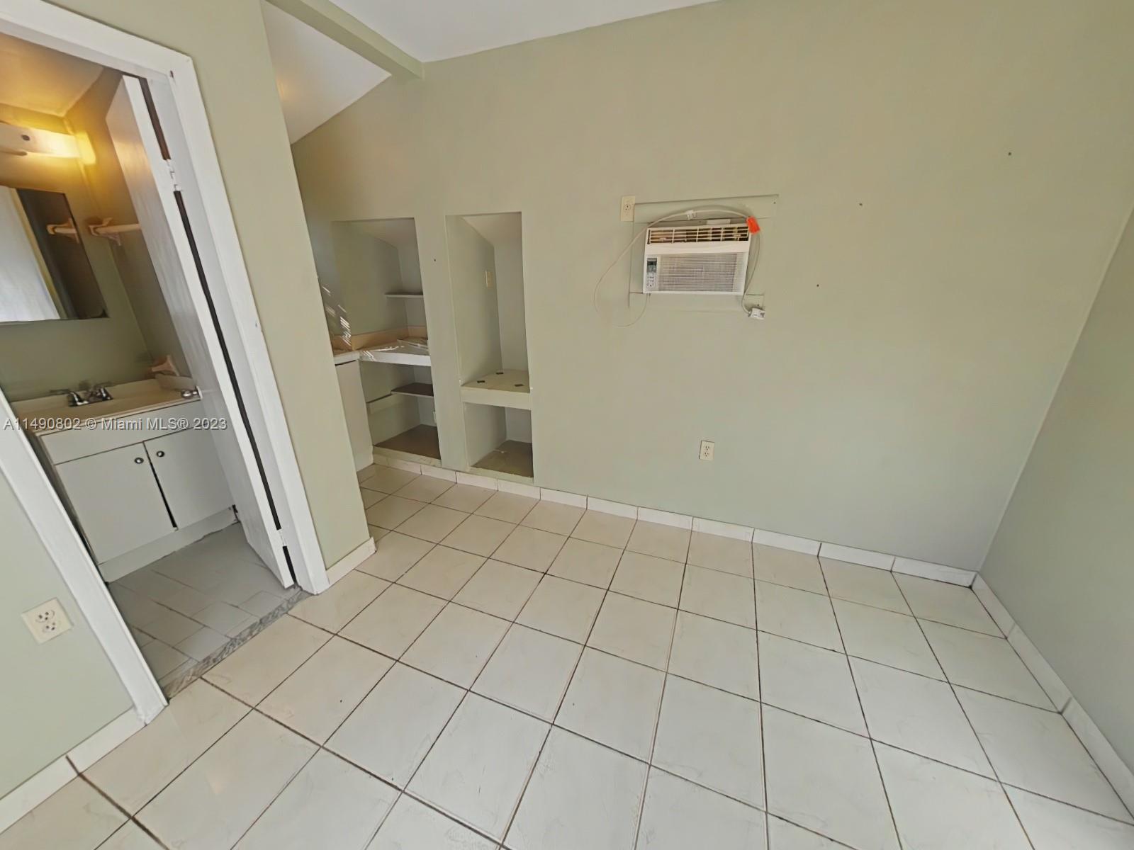 TAMIAMI HIGHLANDS - Residential