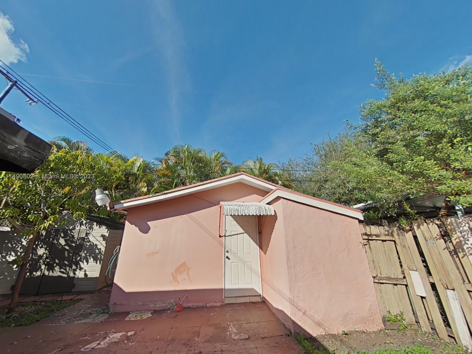 TAMIAMI HIGHLANDS - Residential