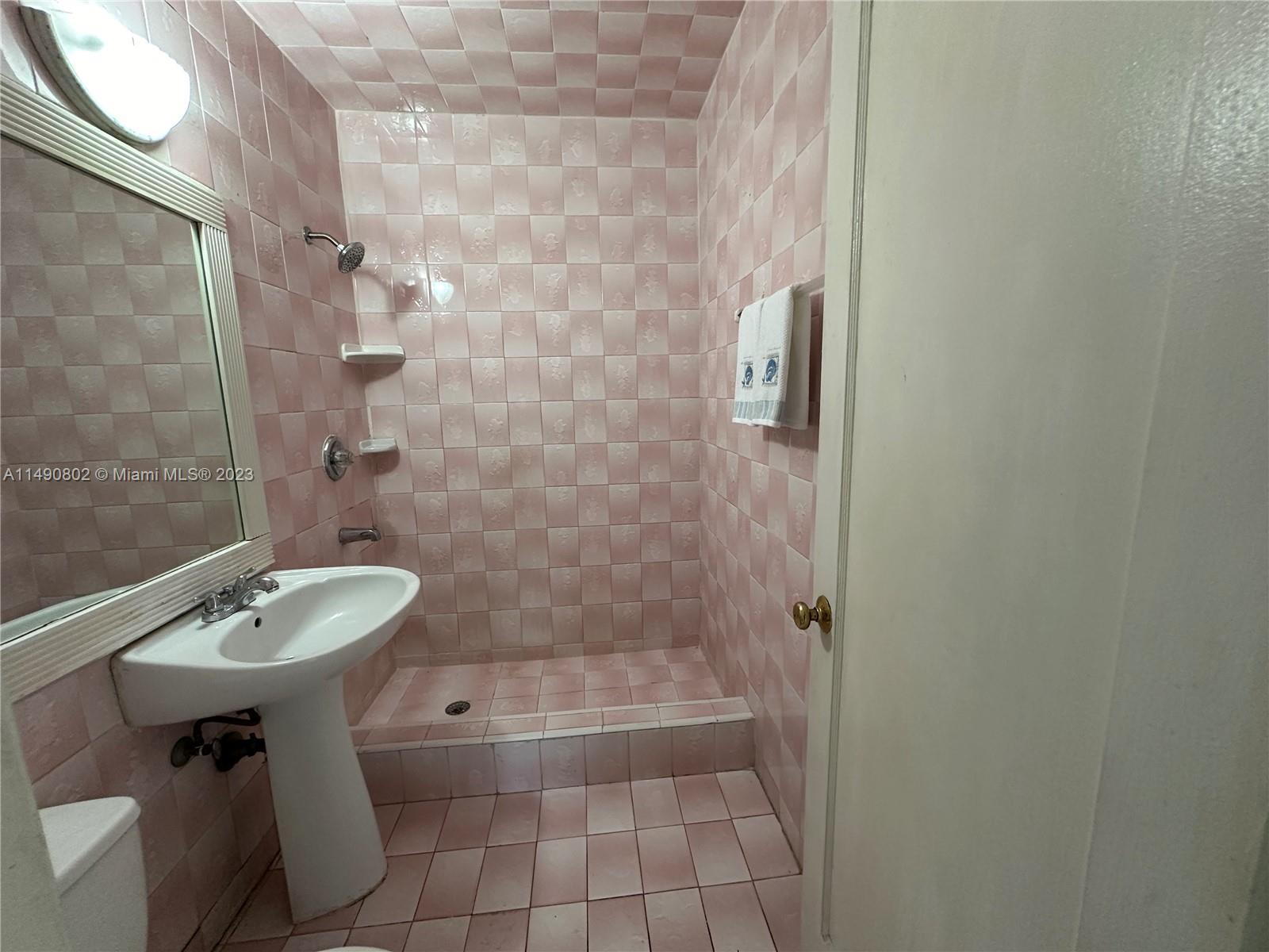 TAMIAMI HIGHLANDS - Residential