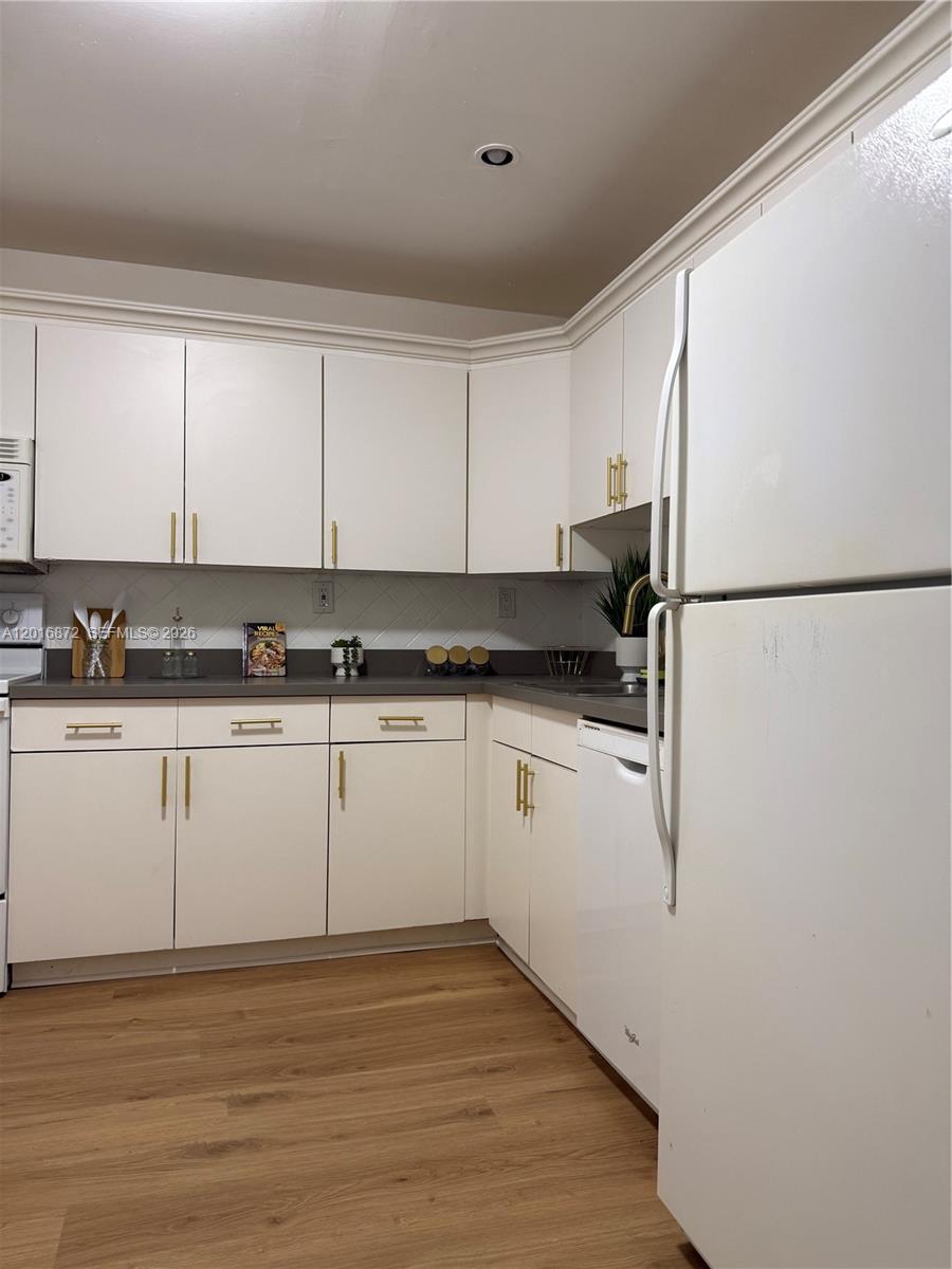 OAKBROOK IV V VI VII COND - Residential