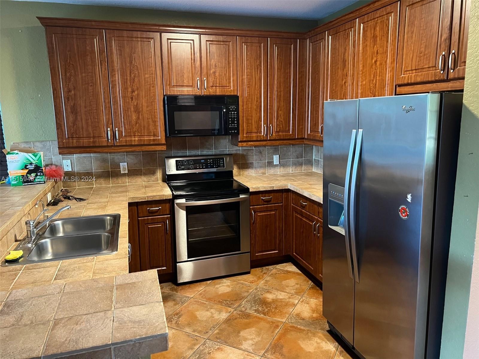 CRESTVIEW LAKES 2ND ADDN - Residential