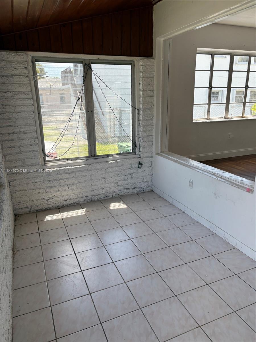 LYNDALE ADDN - Residential Income