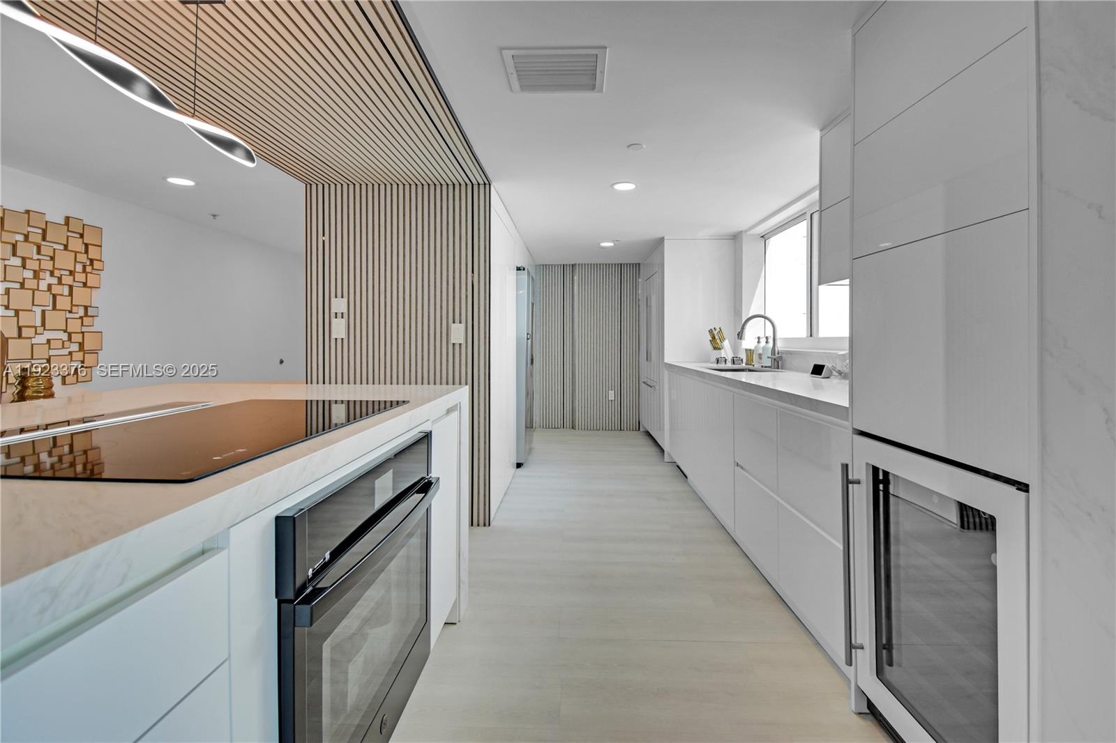 1800 N Bayshore Dr 2201