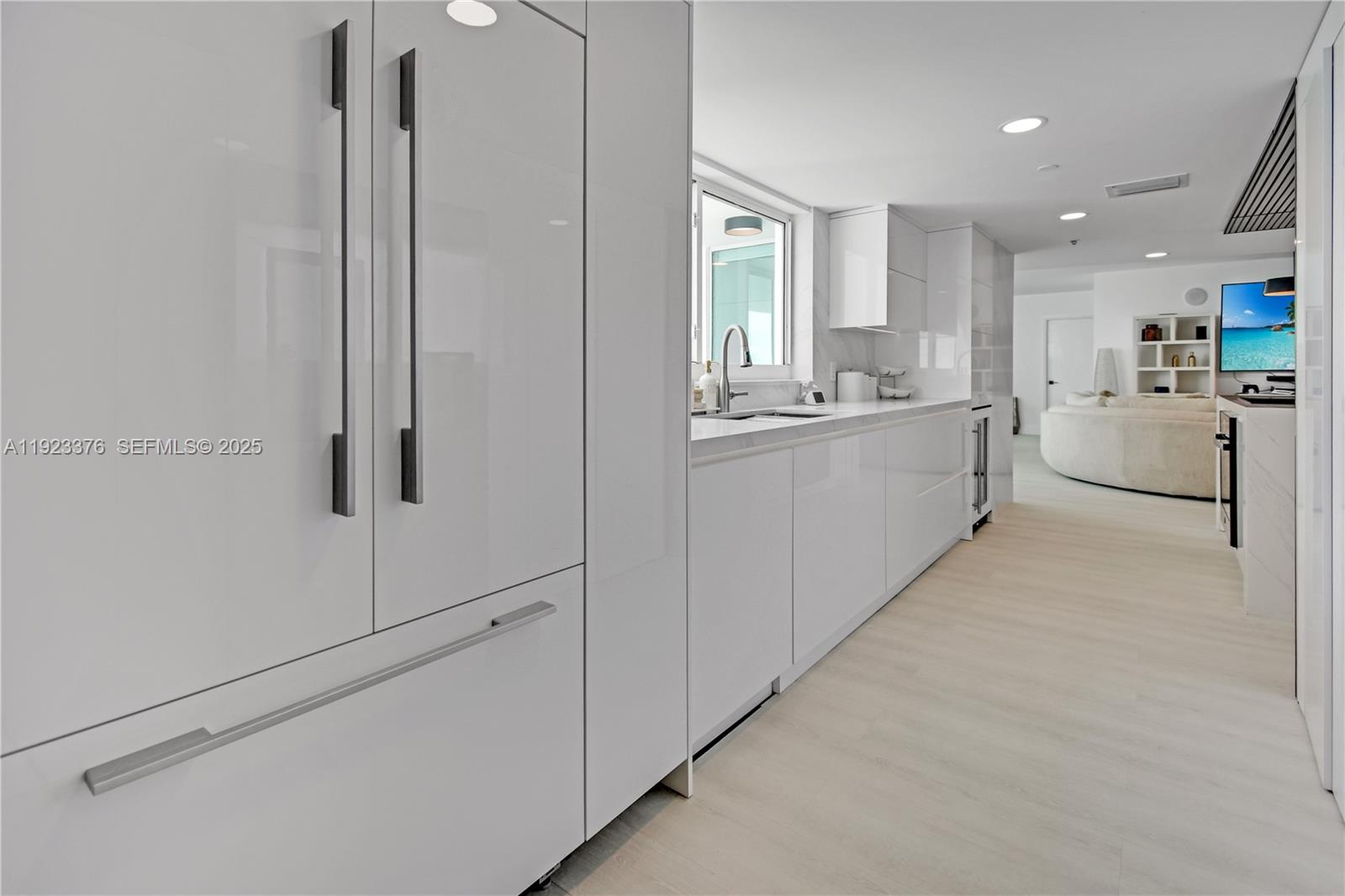 1800 N Bayshore Dr 2201