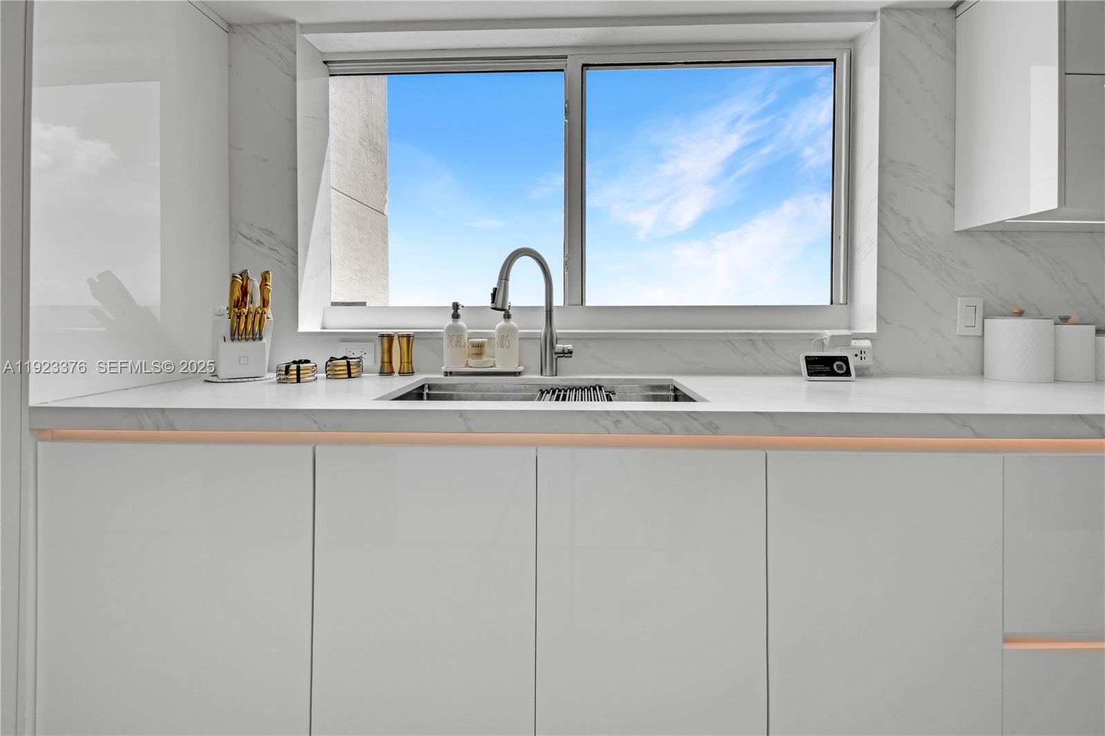 1800 N Bayshore Dr 2201