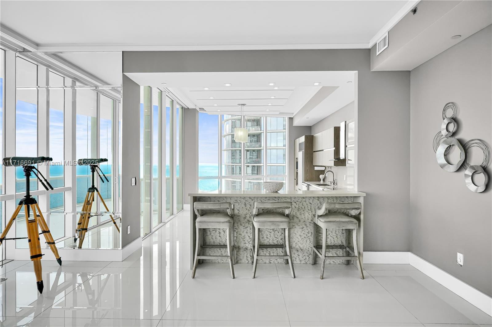 TDR TOWER III CONDO - Residential