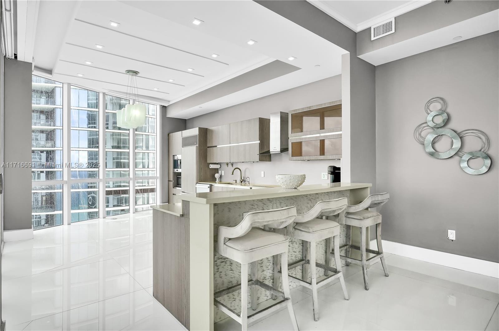 TDR TOWER III CONDO - Residential