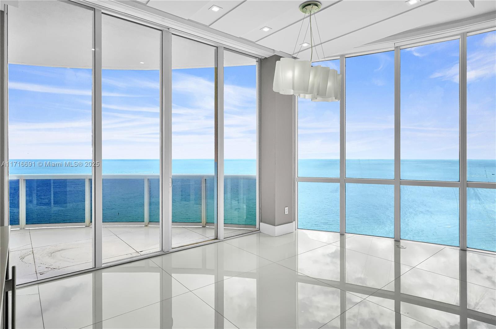 TDR TOWER III CONDO - Residential