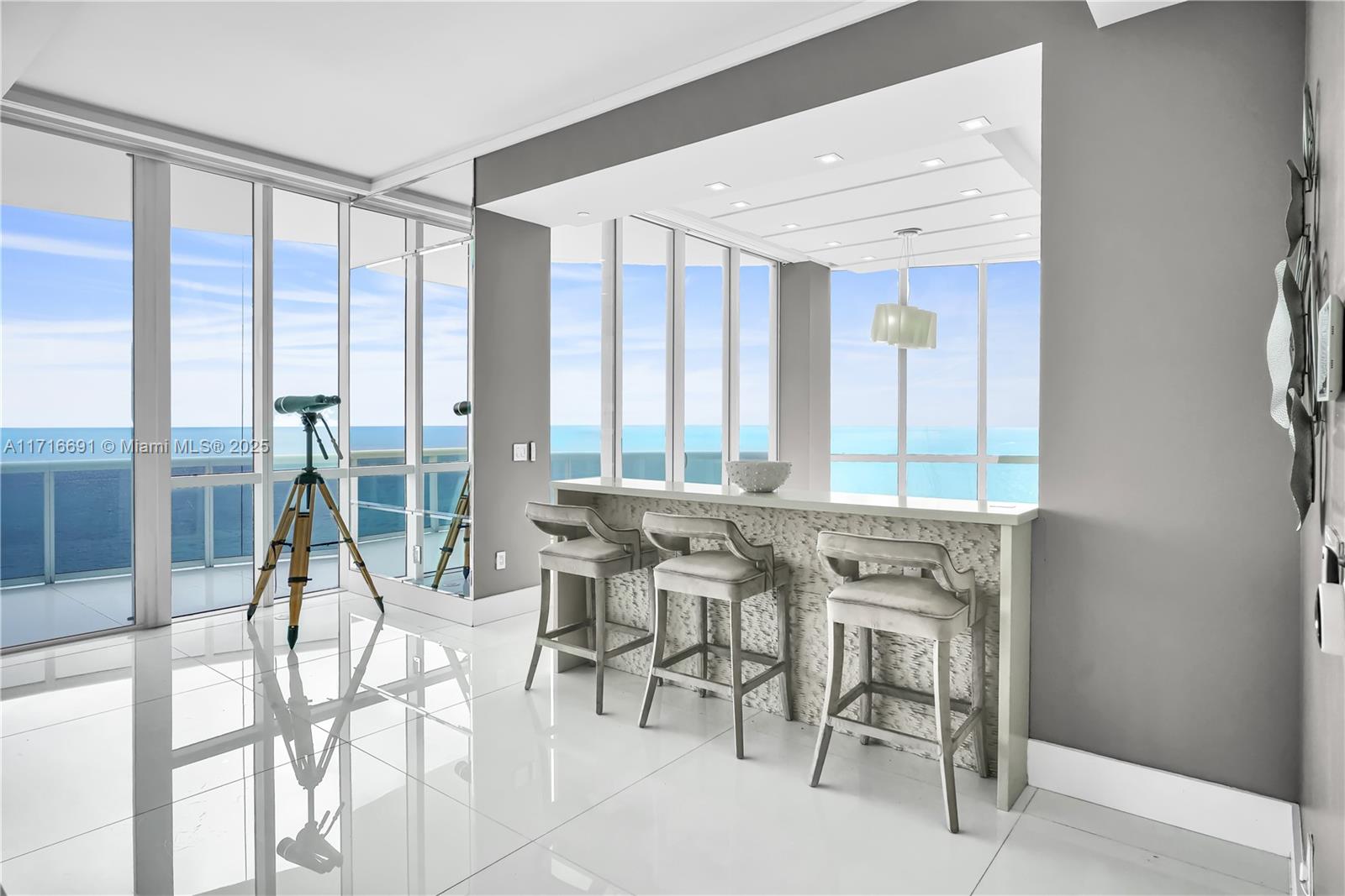 TDR TOWER III CONDO - Residential