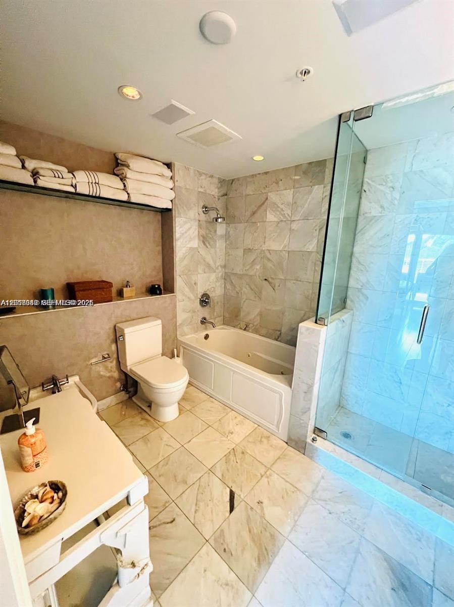 REGATTA AT INDIAN CREEK C - Residential