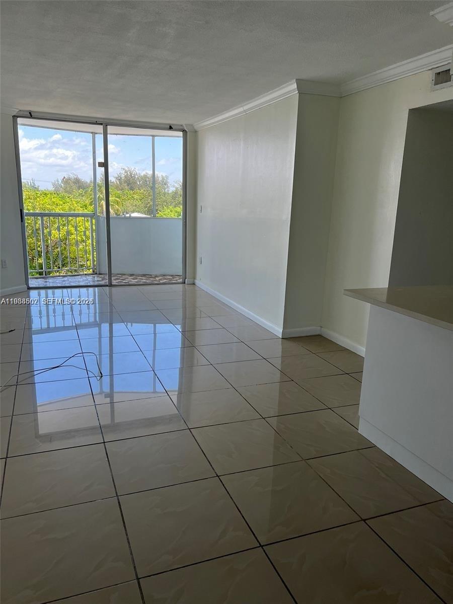 1990 Marseille Dr 402