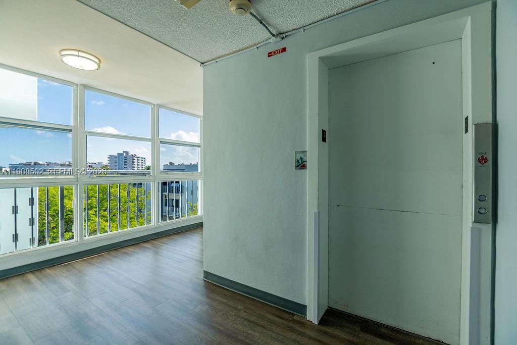 1990 Marseille Dr 402