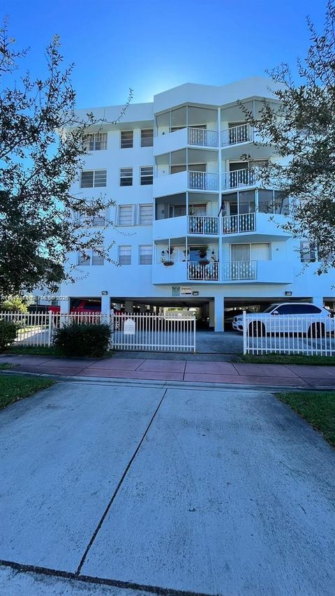 1990 Marseille Dr 402 Miami Beach FL 33141