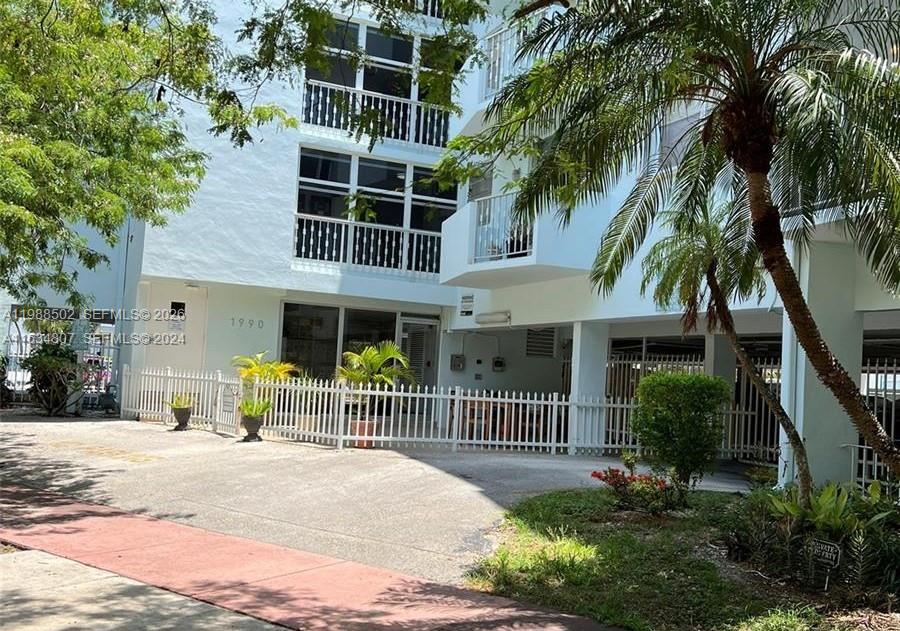 1990 Marseille Dr 402