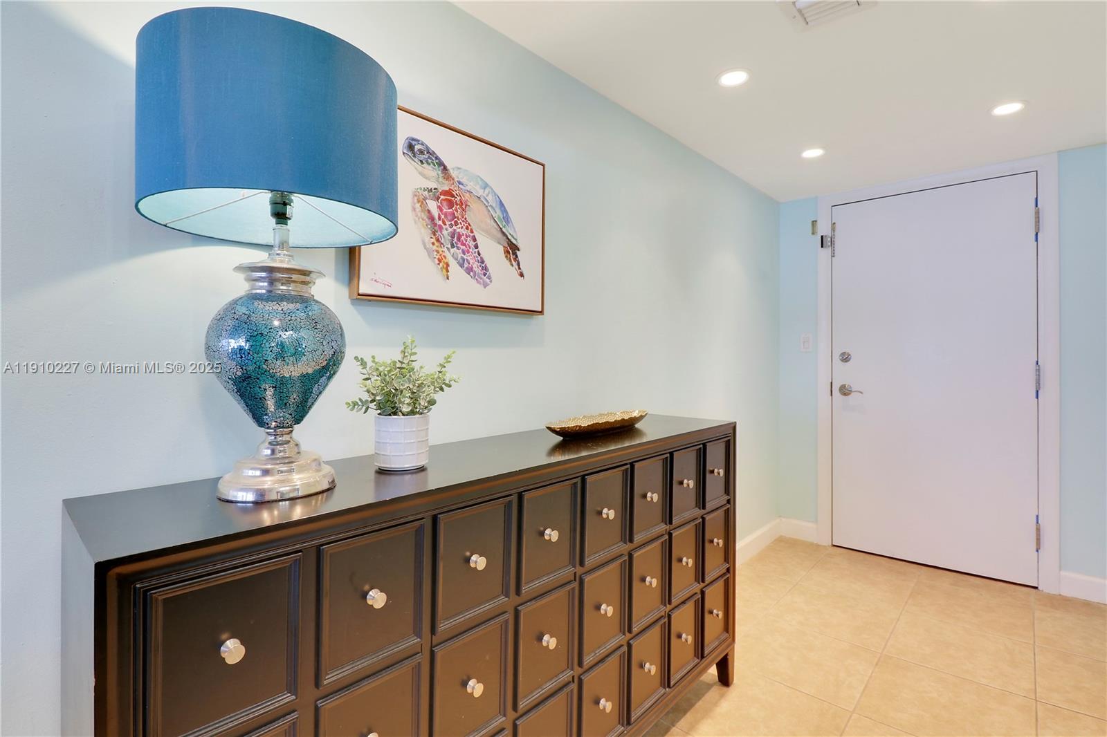 ISLAND CLUB - Residential