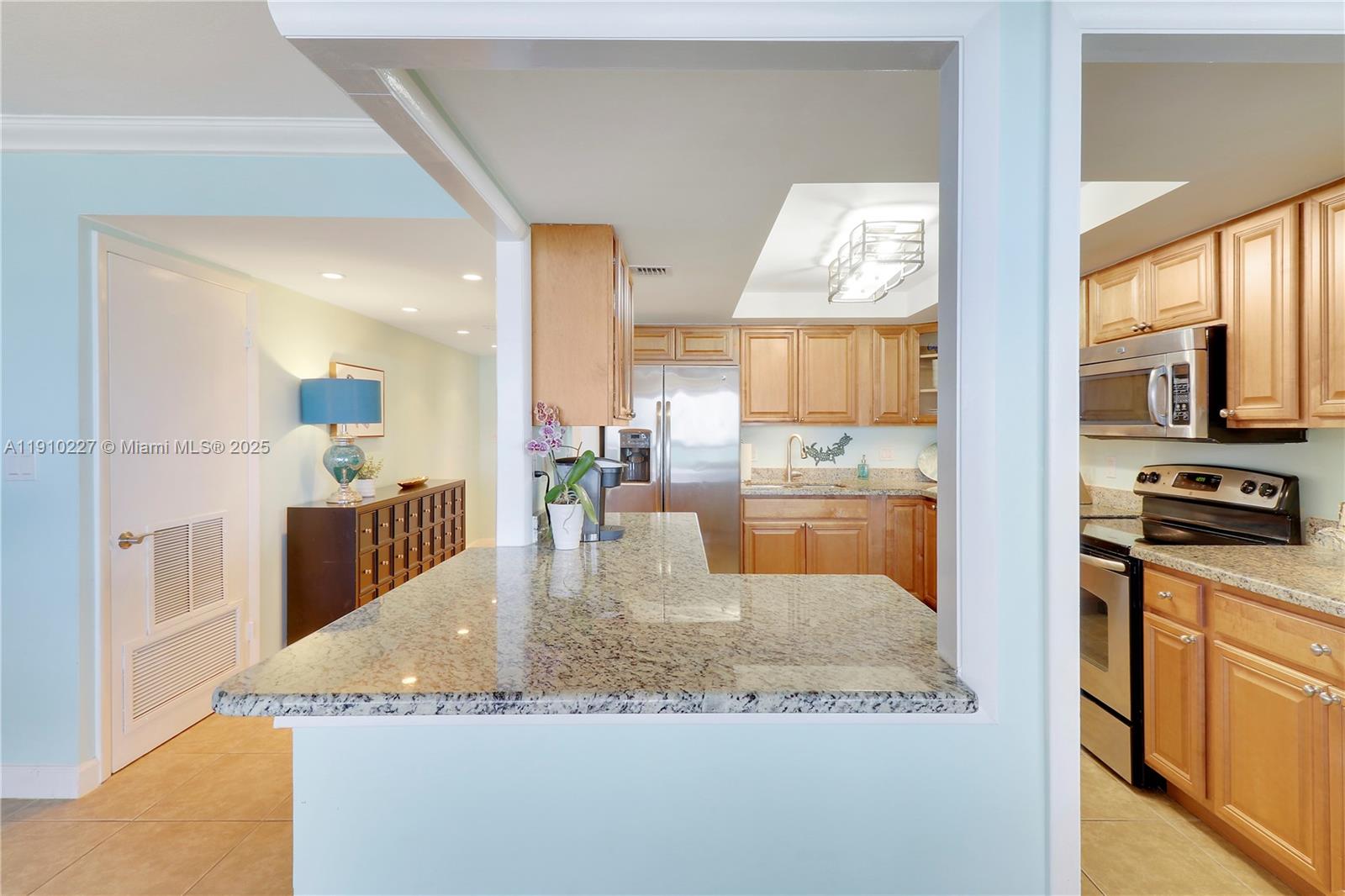 ISLAND CLUB - Residential