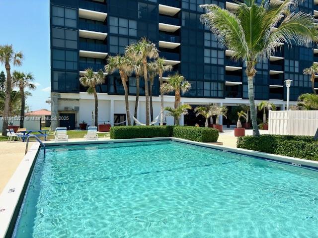 ISLAND CLUB - Residential