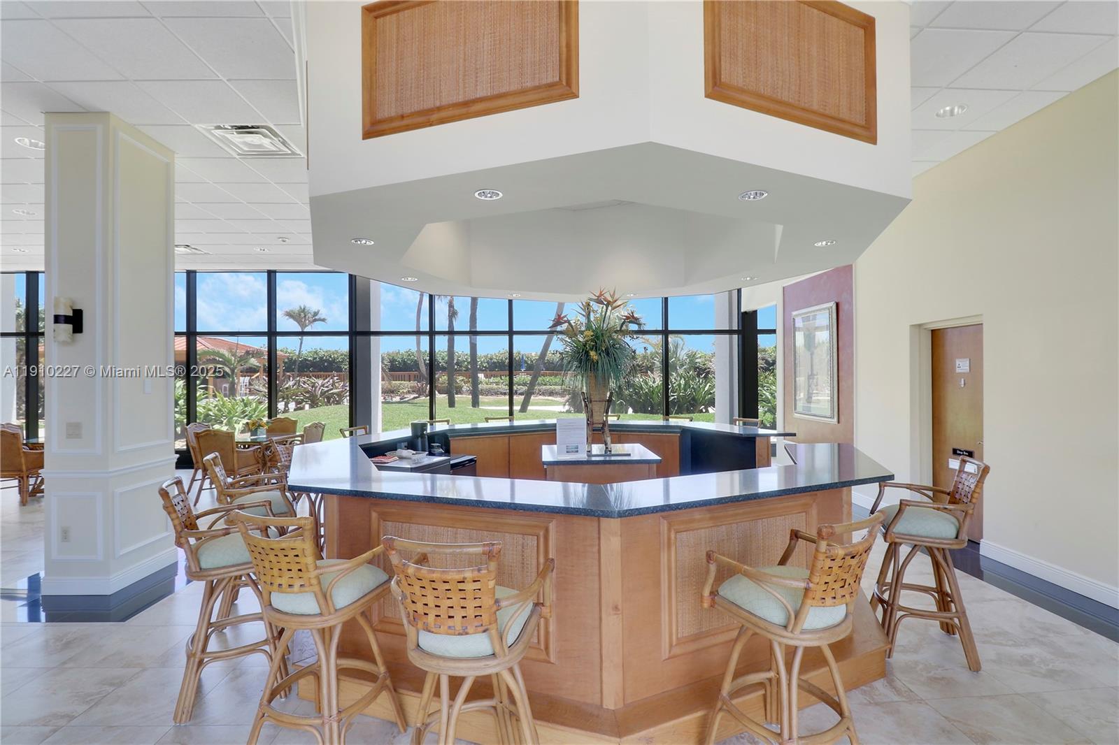 ISLAND CLUB - Residential