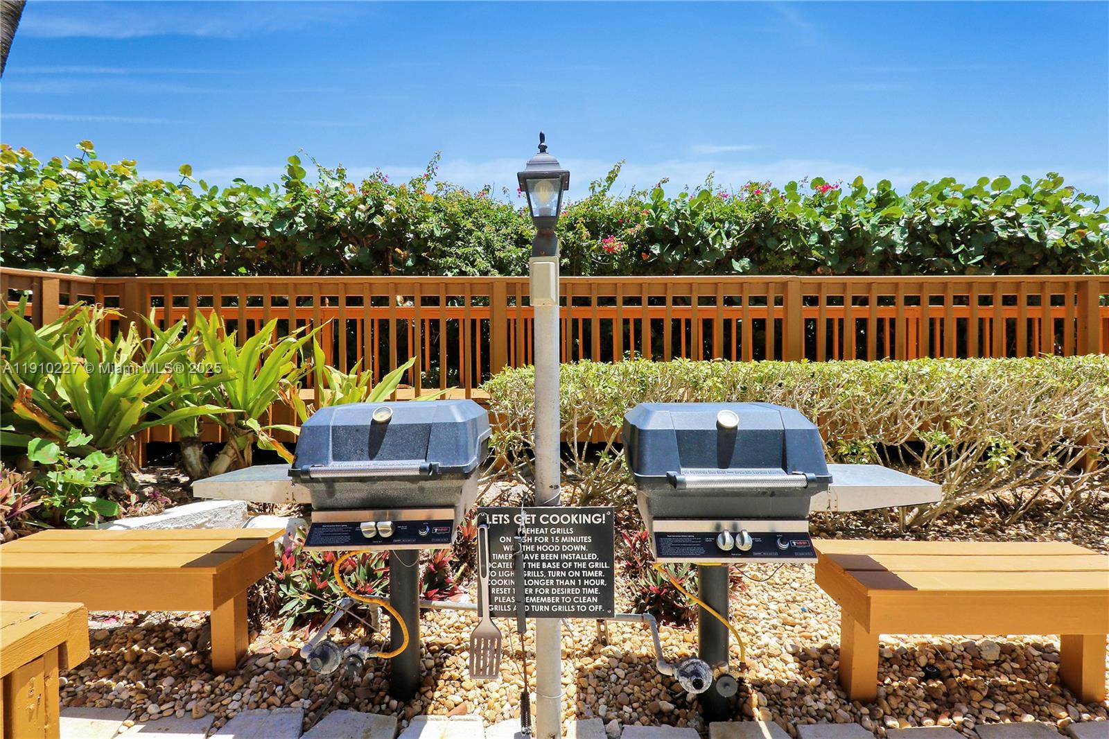 ISLAND CLUB - Residential