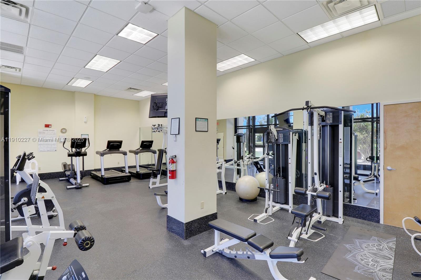 ISLAND CLUB - Residential