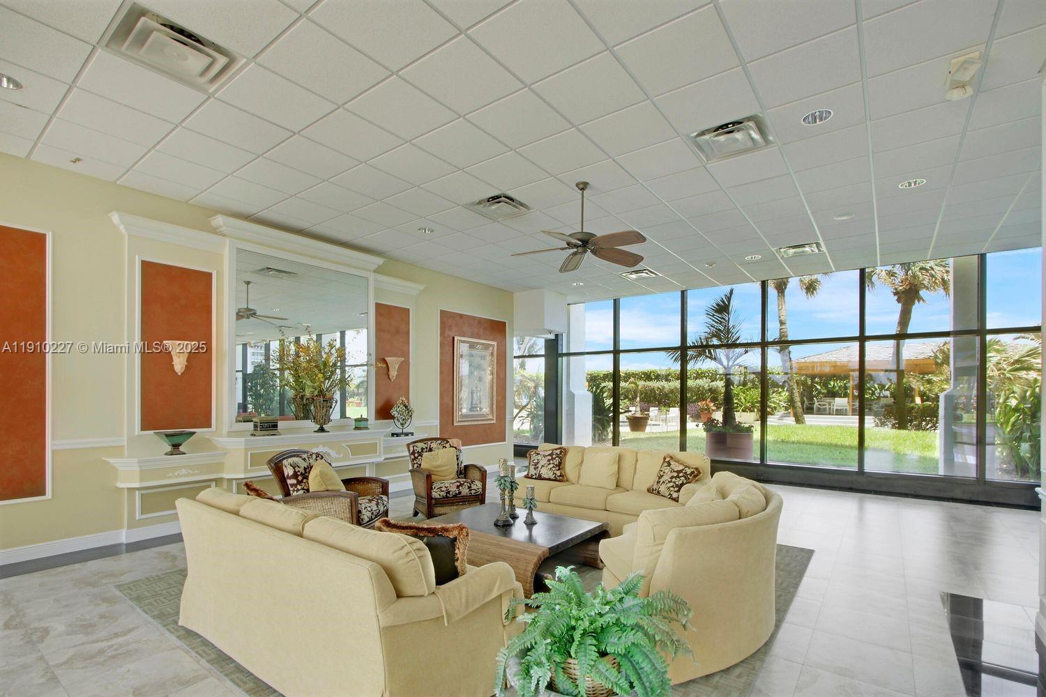 ISLAND CLUB - Residential