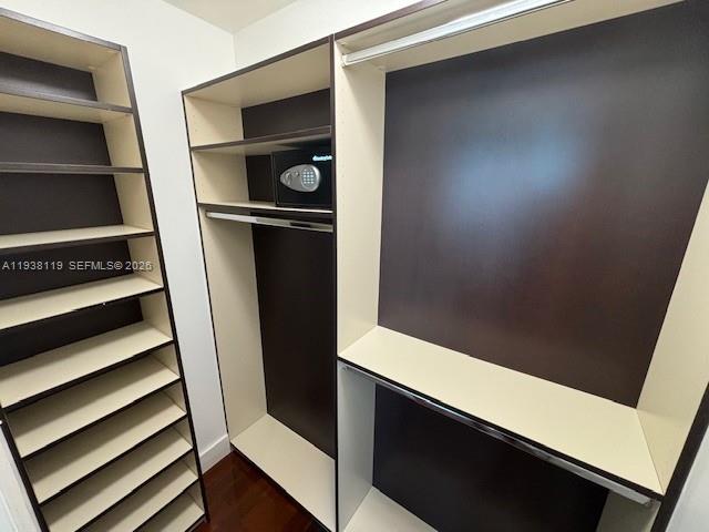 900 BISCAYNE BAY CONDO - Residential Lease