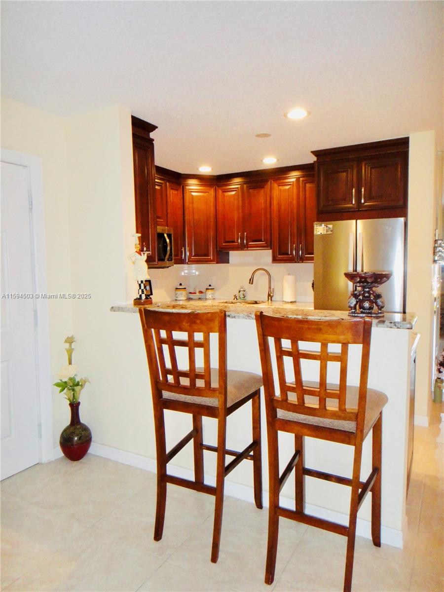 DUNBAR WOODS CONDO I II A - Residential Lease