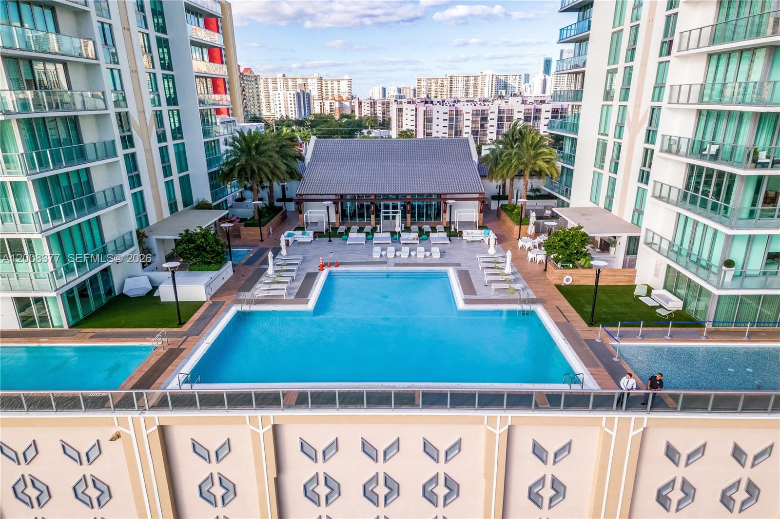 PARQUE TOWERS CONDO - Residential