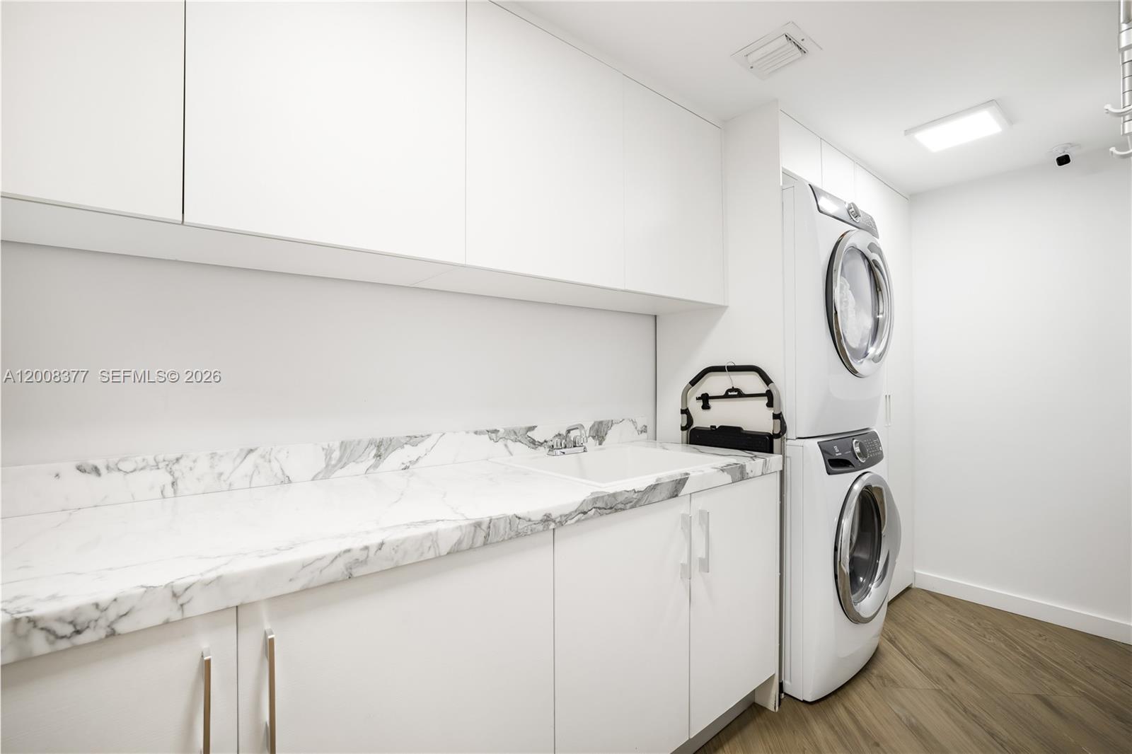 PARQUE TOWERS CONDO - Residential