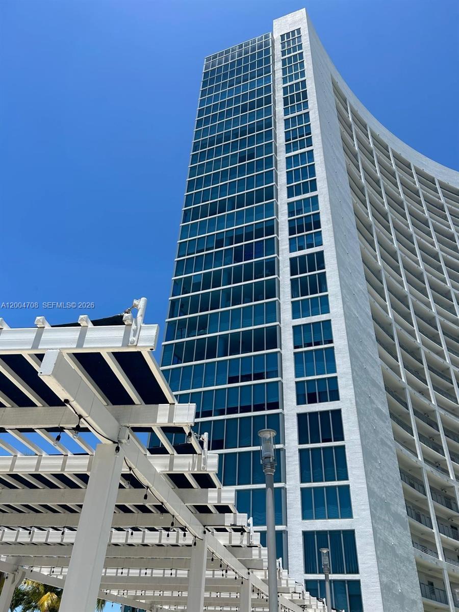 BLUE CONDO - Residential