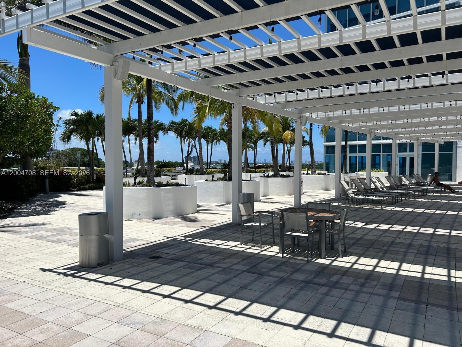 BLUE CONDO - Residential