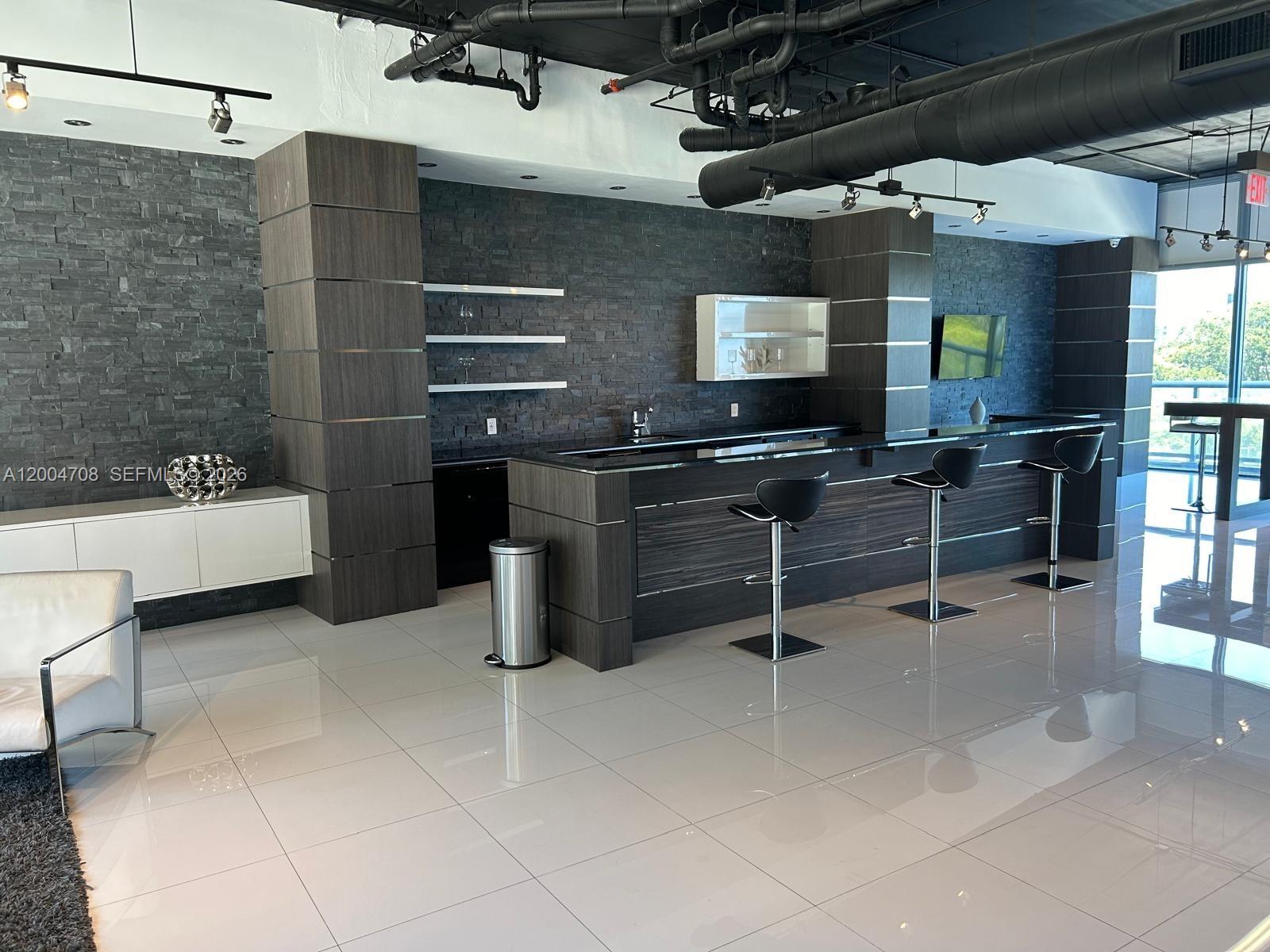 BLUE CONDO - Residential