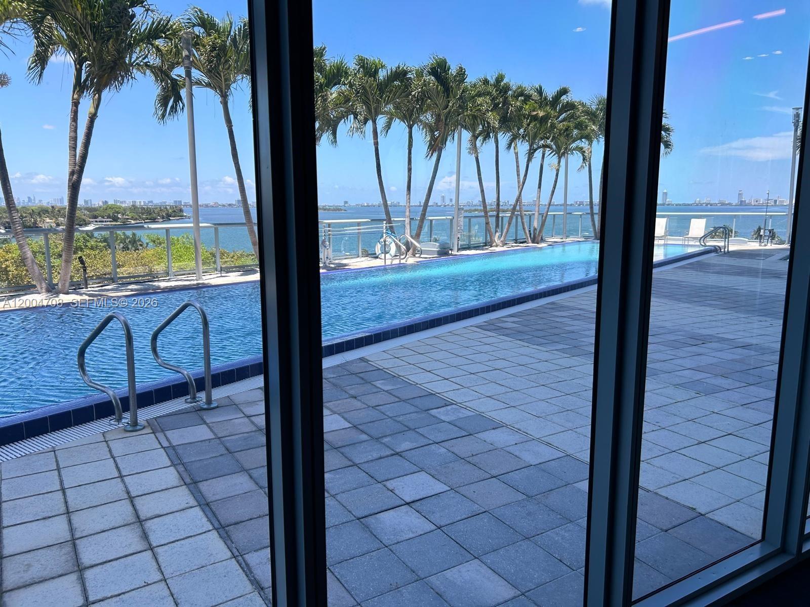 BLUE CONDO - Residential