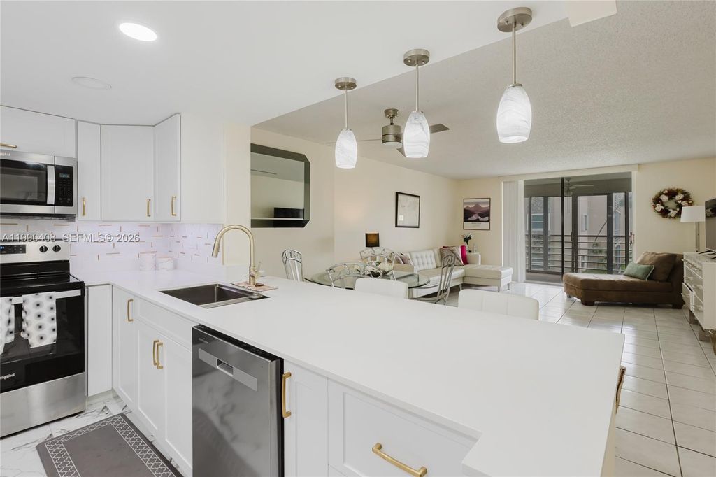 Photo of 424 SE 10th St #204, Dania Beach, FL 33004 (MLS # A11990408)