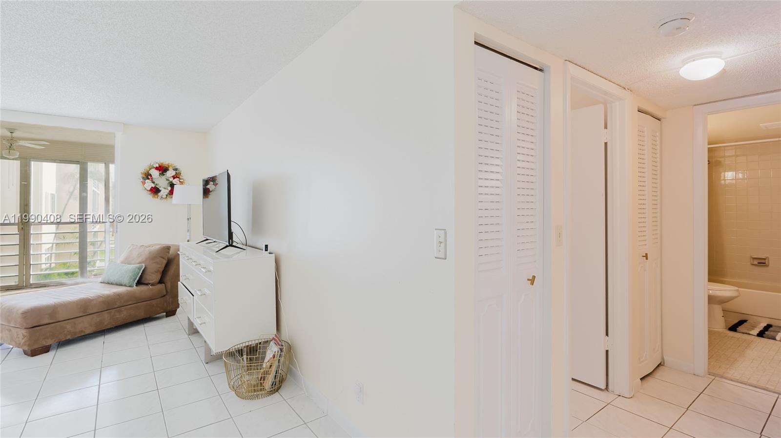 MEADOWBROOK LAKES CONDO - Residential