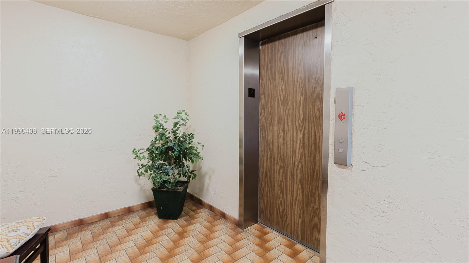 MEADOWBROOK LAKES CONDO - Residential