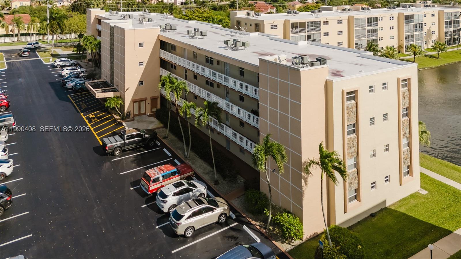 MEADOWBROOK LAKES CONDO - Residential