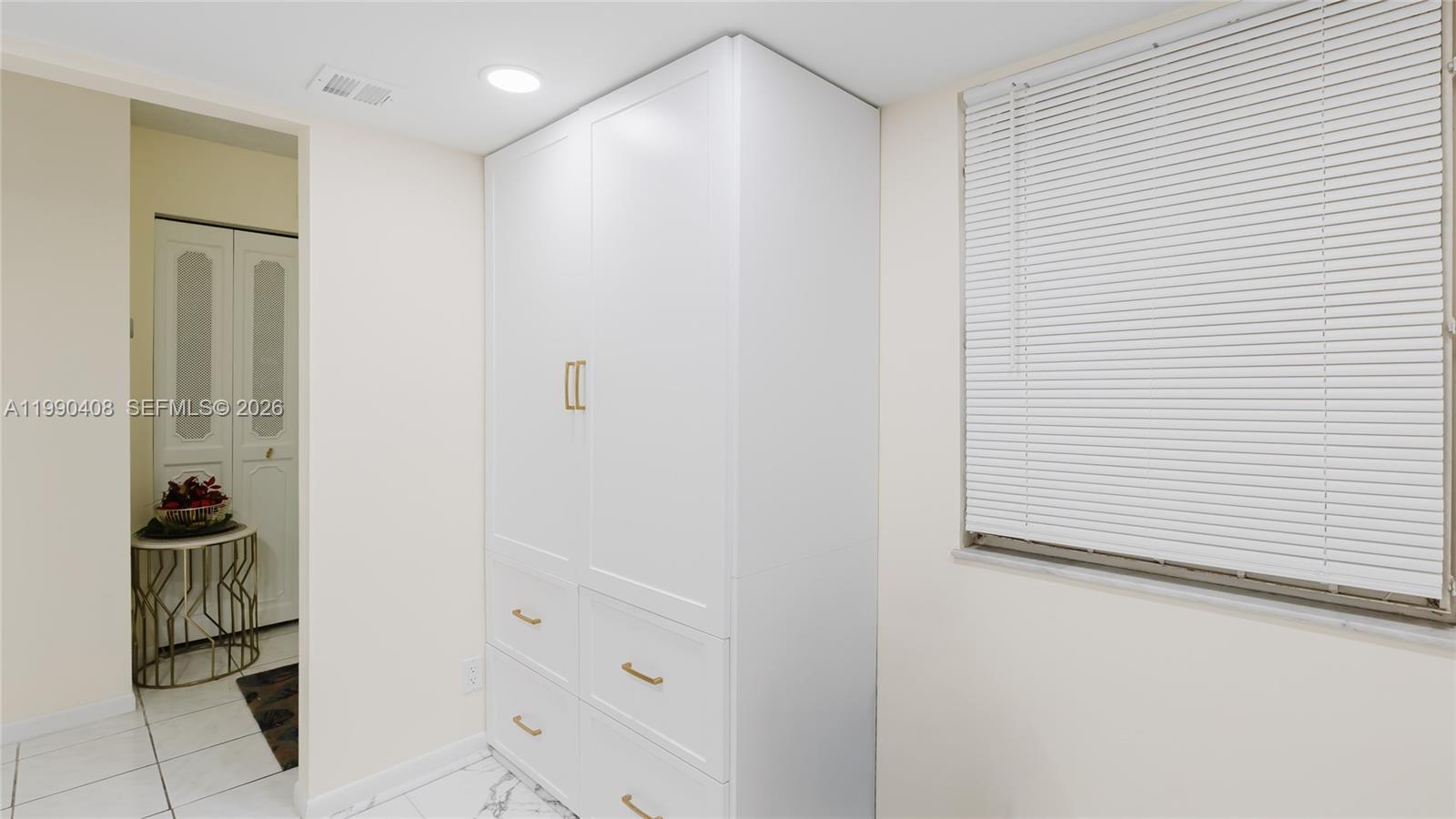 MEADOWBROOK LAKES CONDO - Residential