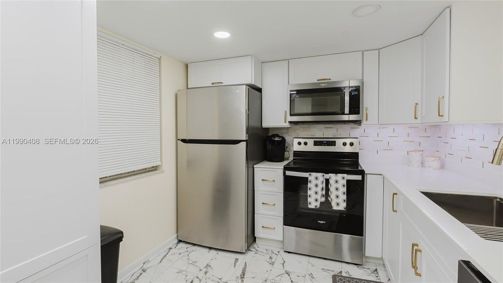 Photo of 424 SE 10th St #204, Dania Beach, FL 33004 (MLS # A11990408)