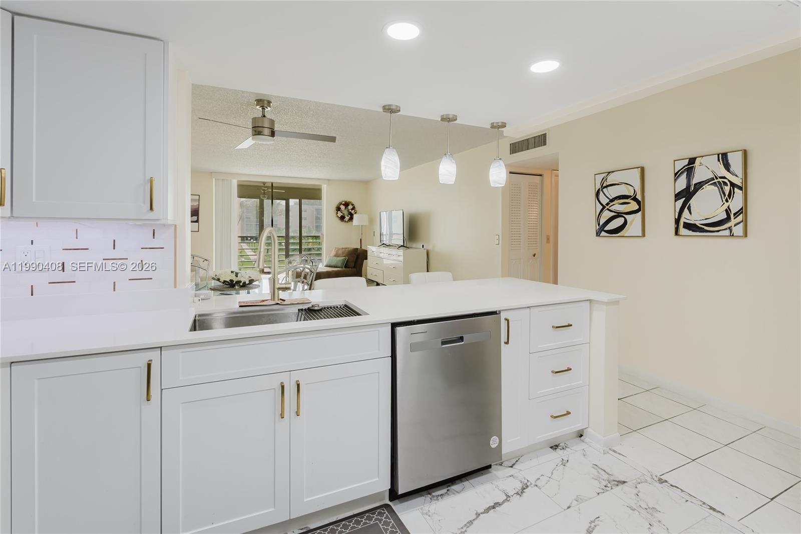 MEADOWBROOK LAKES CONDO - Residential