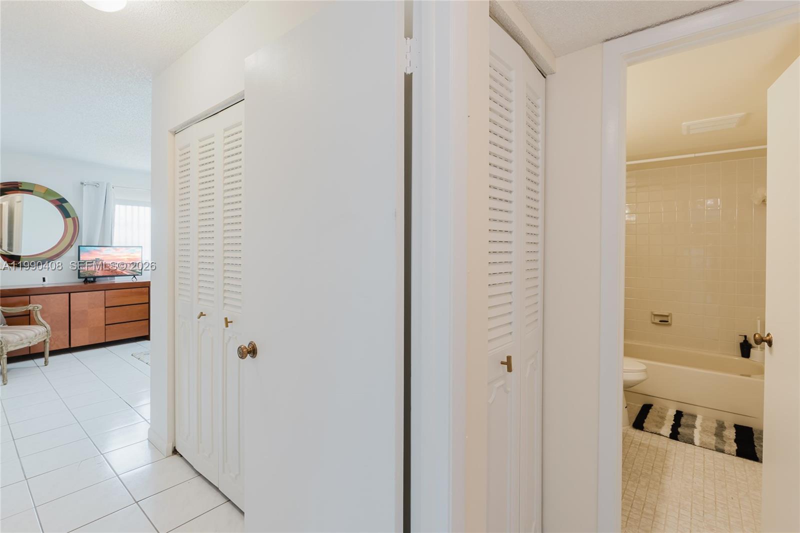 MEADOWBROOK LAKES CONDO - Residential