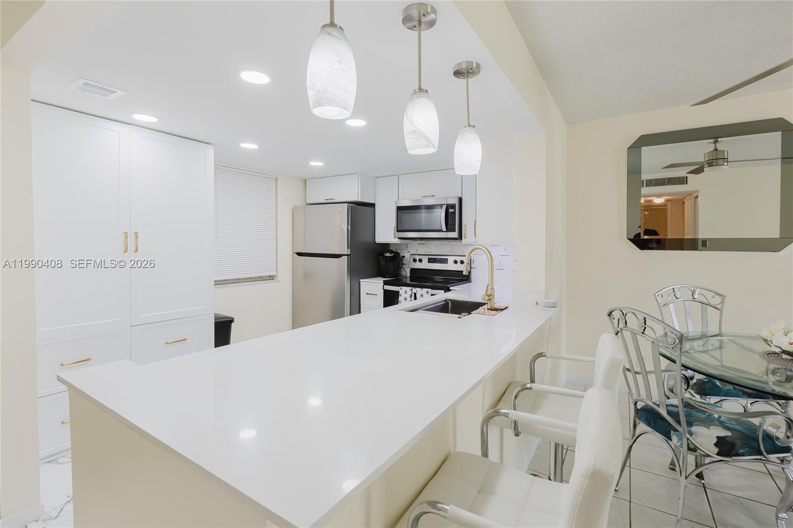 MEADOWBROOK LAKES CONDO - Residential