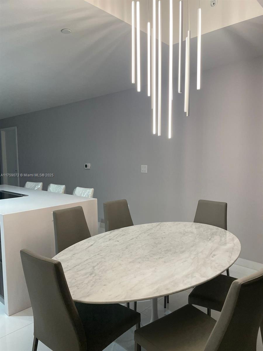 PARAMOUNT MIAMI WORLDCENT - Residential Lease