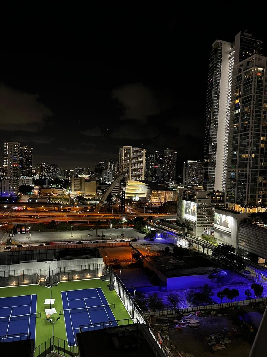 PARAMOUNT MIAMI WORLDCENT - Residential Lease