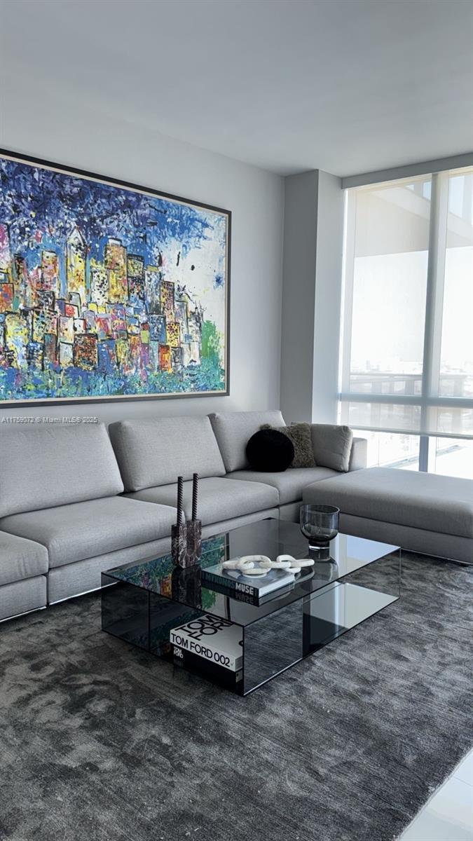 PARAMOUNT MIAMI WORLDCENT - Residential Lease