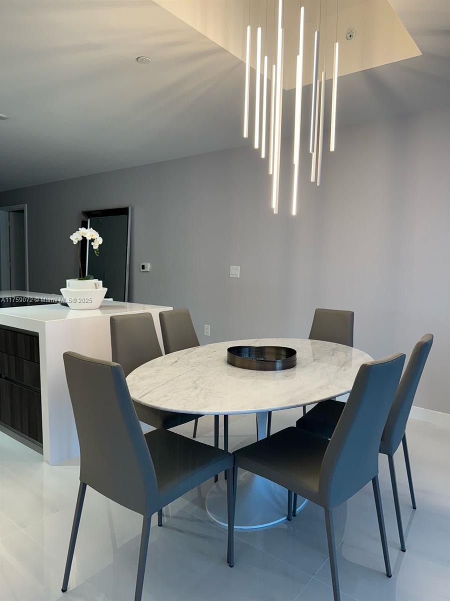 PARAMOUNT MIAMI WORLDCENT - Residential Lease